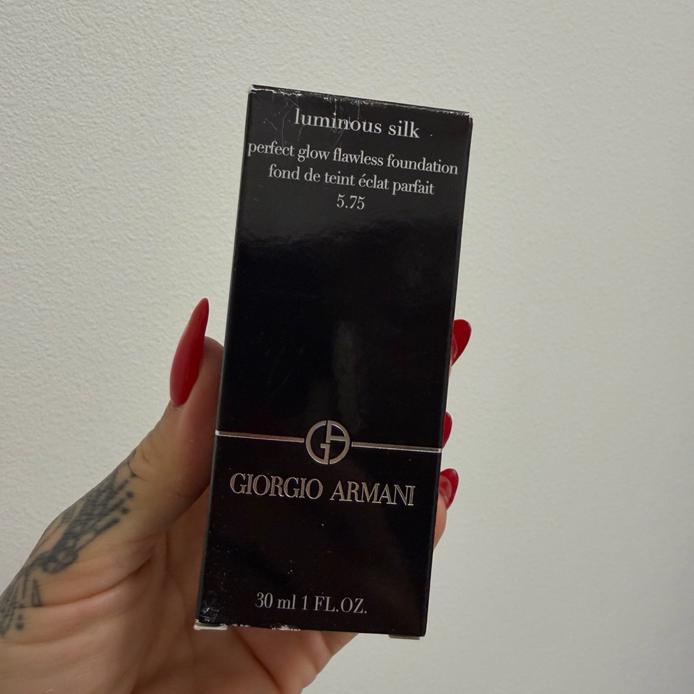 Giorgio Armani Luminous Silk Foundation in 5.75